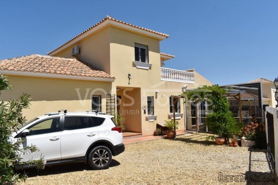 NEW LISTING TO VOSS HOMES - Larger than average, 4 bed, 2.. - 3