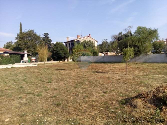 PULA, OKOLICA, GRAĐEVINSKO ZEMLJIŠTE 736 m2 - 2
