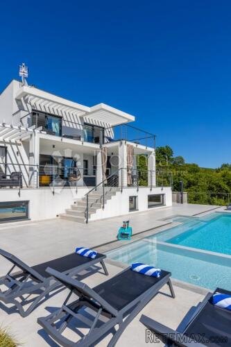 VILA S BAZENOM - 3