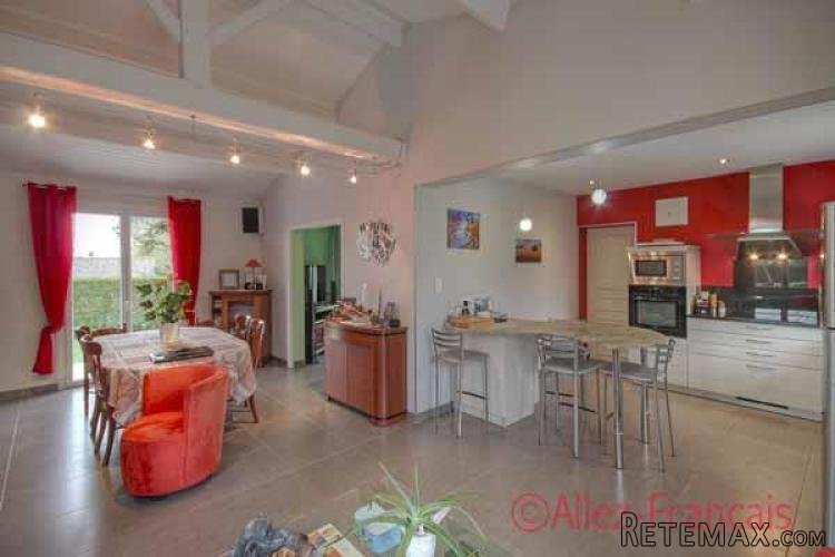 Brioux-sur-Boutonne (79) - Detached modern house in immaculate..