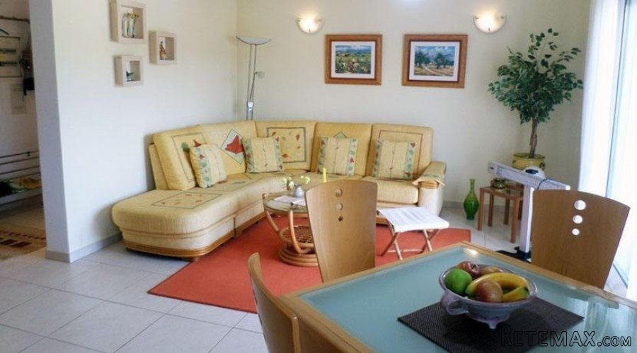 Lovely apartment on the second floor of the two-storey.. - 6