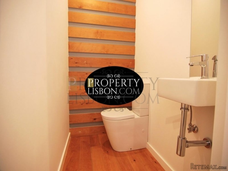 Renovated 2-bedroom penthouse apartment.. - 2