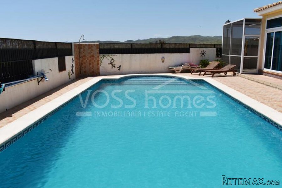 NEW LISTING TO VOSS HOMES - Larger than average, 4 bed, 2.. - 9