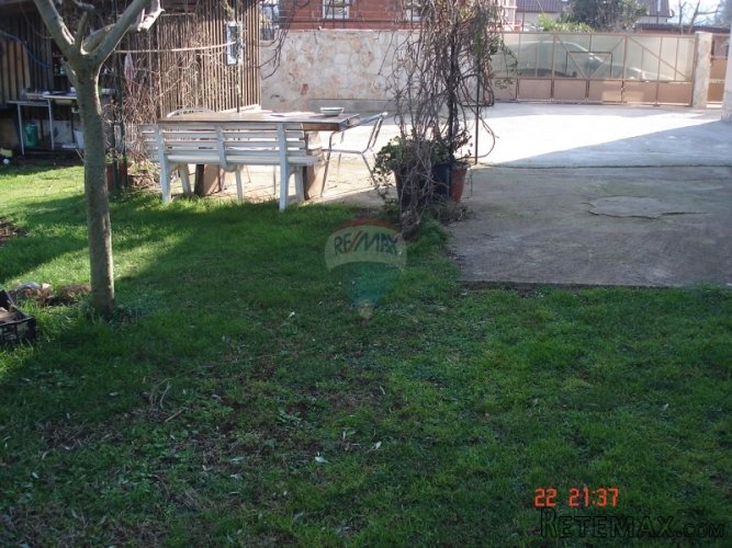 BANJOLE, SAMOSTOJEĆA KUĆA SA VELIKOM OKUĆNICOM - 5