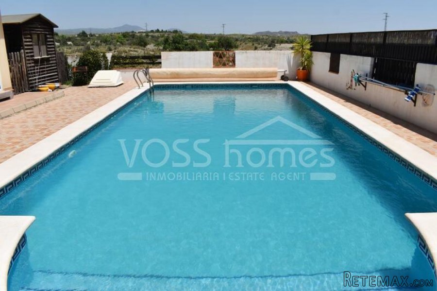 NEW LISTING TO VOSS HOMES - Larger than average, 4 bed, 2.. - 10