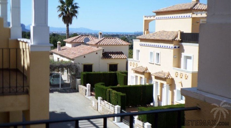 Penthouse apartment on a well-maintained development built.. - 2