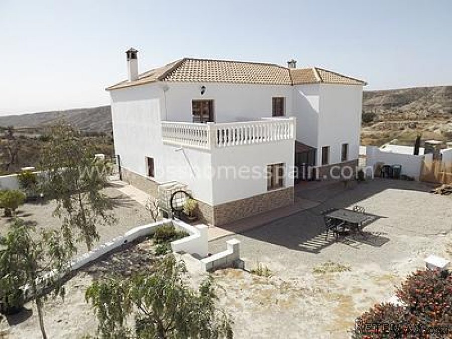 EXCLUSIVE TO VOSS HOMES - A Large, truly impressive 246m2.. - 3