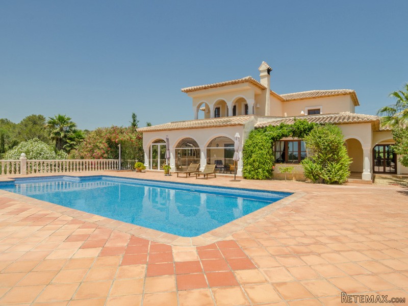 4 Bedrooms - Villa - Alicante - For Sale