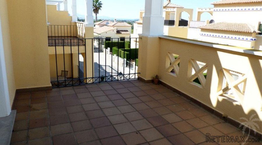 Penthouse apartment on a well-maintained development built.. - 4