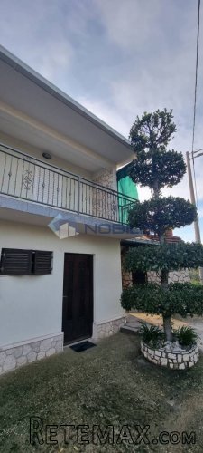 Ploče-Baćina, kuća 300m2 s dva odvojena stana podrumom i pa.. - 5