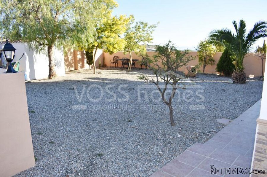 EXCLUSIVE TO VOSS HOMES - A Large, truly impressive 246m2.. - 6