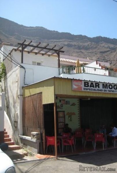 Bar/restaurant with 3 bedroom apartment..