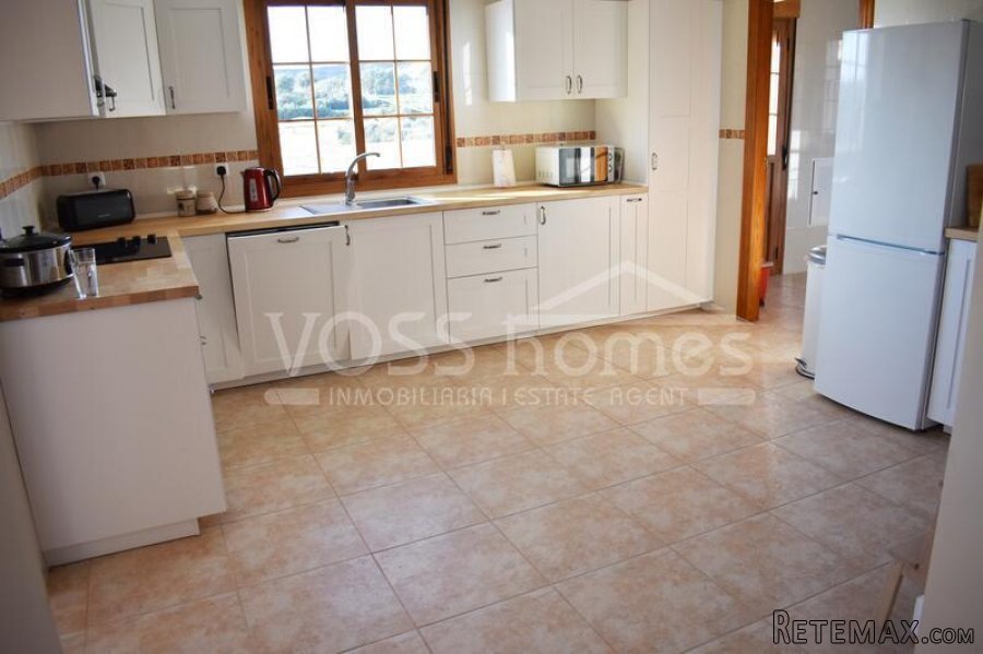 EXCLUSIVE TO VOSS HOMES - A Large, truly impressive 246m2.. - 9