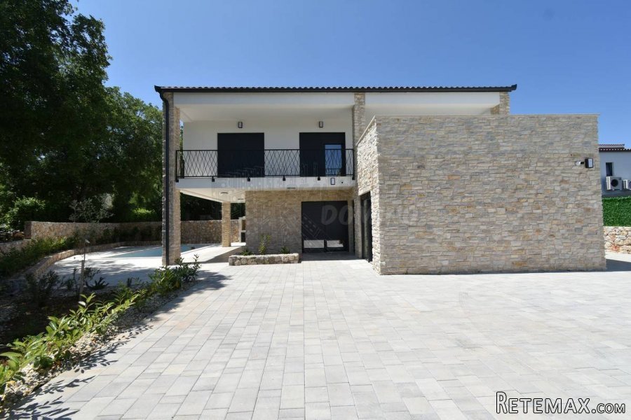 Prekrasna nova kuća-okolica Malinske