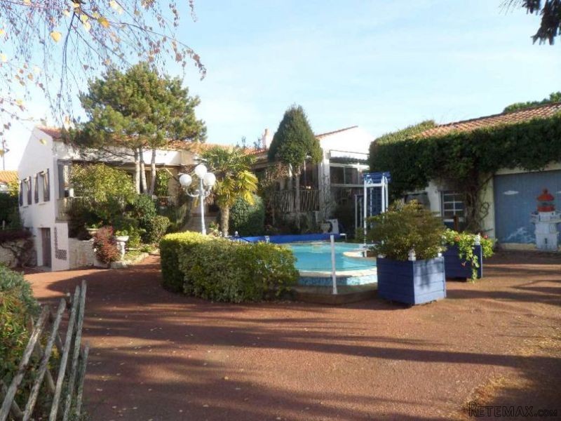 4 Bedrooms - Maison - For Sale - 2