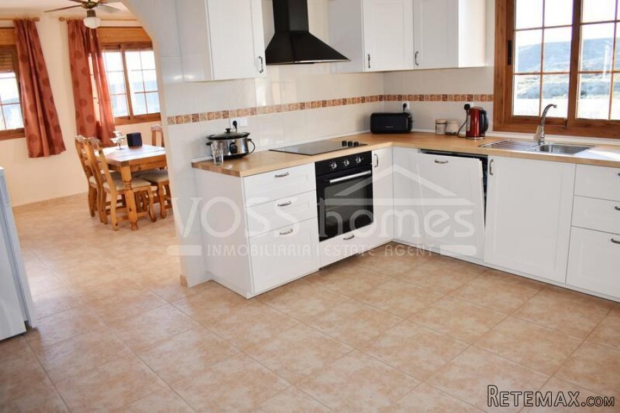 EXCLUSIVE TO VOSS HOMES - A Large, truly impressive 246m2.. - 10