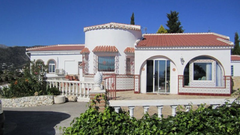 Chalet for Sale in Competa, Competa..