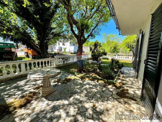 Novi Vinodolski- kuća sa 2 stana i garažom - 2