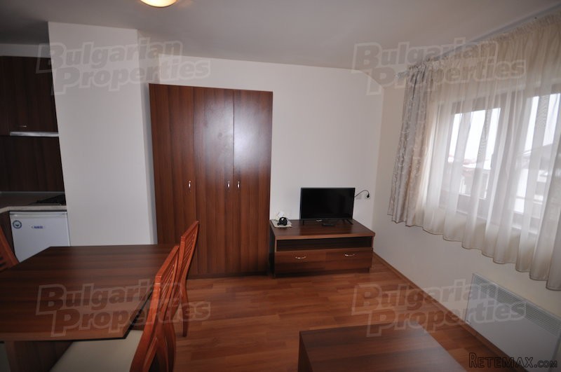 Flat With Many Amenities, Set 400.. - 2