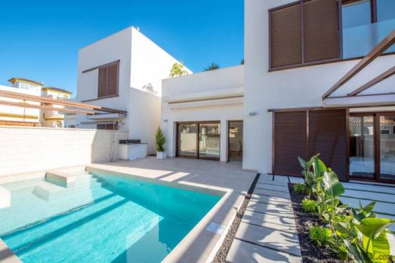 3 Bedroom 3 Bathroom Villa In La..