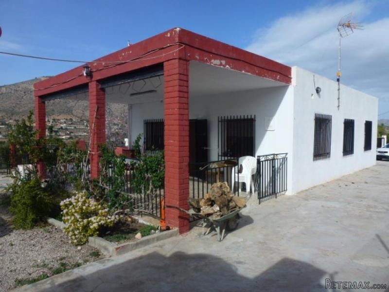 4 bedroom villa in Frailes with pool..