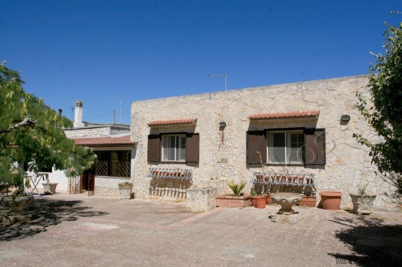 V000090, Villa In Vendita A Martina..