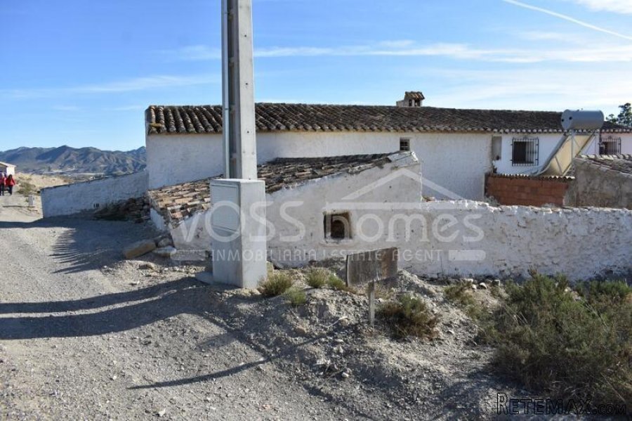Semi Detached (but private) 2 storey country house of.. - 9