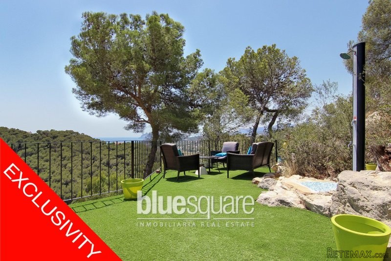 Large 5 bedroom villa with sea and..