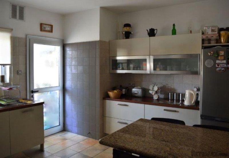 3 bedroom renovated flat, central..