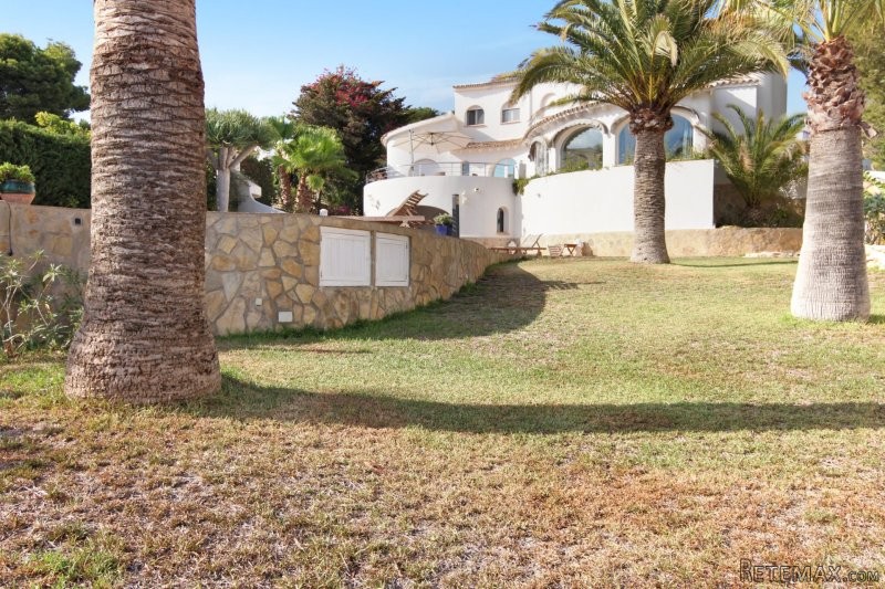 Exclusive villa with 4 bedrooms and..