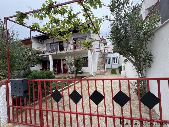 VODICE – DVOSOBAN STAN 90 m², 500 m OD MORA