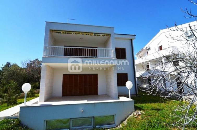 Otok Krk, Grad Krk, 300m2, novija urbana vila samo 20..