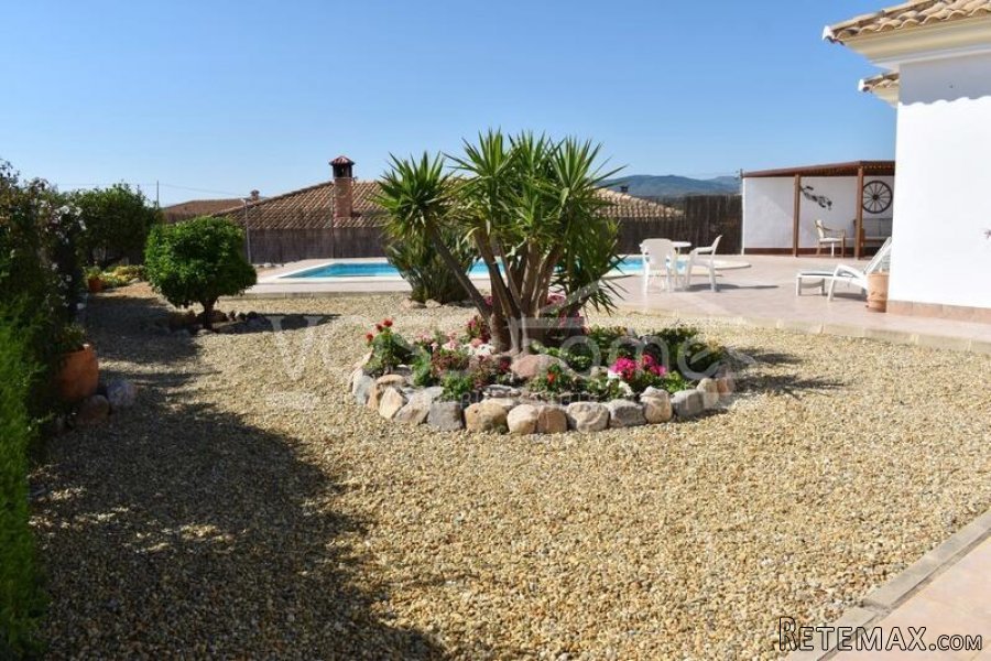 NEW & EXCLUSIVE TO VOSS HOMES - A pristine condition.. - 3