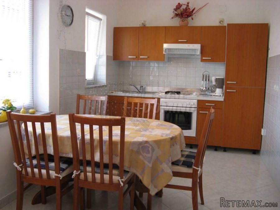 Grad Krk-apartmanska kuća za investiciju! - 4