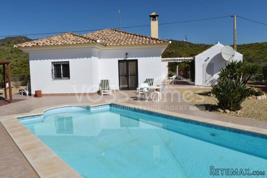 NEW & EXCLUSIVE TO VOSS HOMES - A pristine condition.. - 4