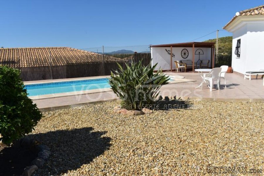 NEW & EXCLUSIVE TO VOSS HOMES - A pristine condition.. - 6