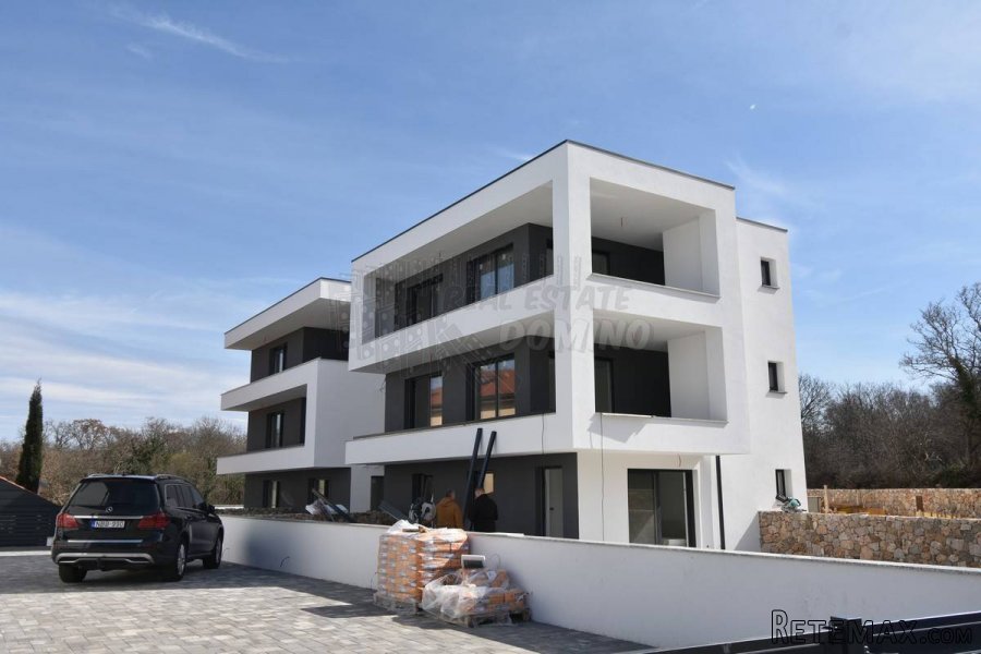 Apartman 2 u 1 s bazenom! Malinska-okolica