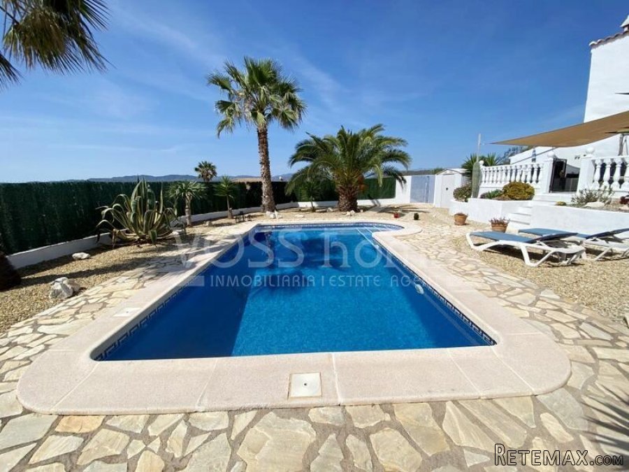 A truly stunning 3 bed, 2 bath beautifully renovated.. - 11