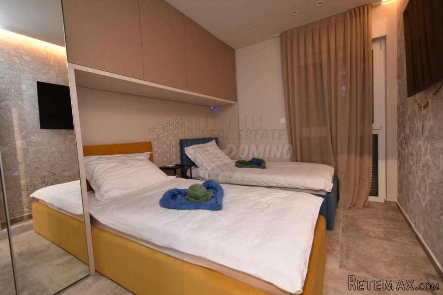 Luksuzni apartman s bazenom na krovnoj terasi! Njivice - 11