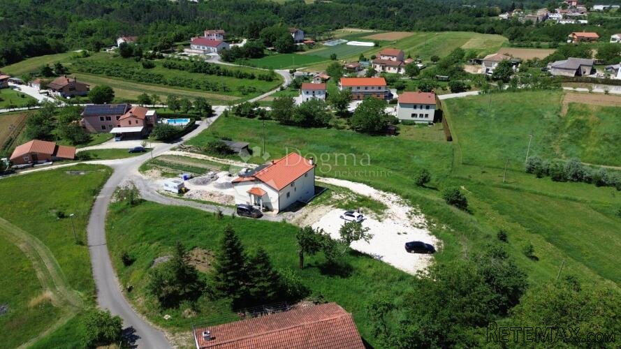 Atraktivno građevinsko zemljište – pravomoćna dozvola i plać - 2