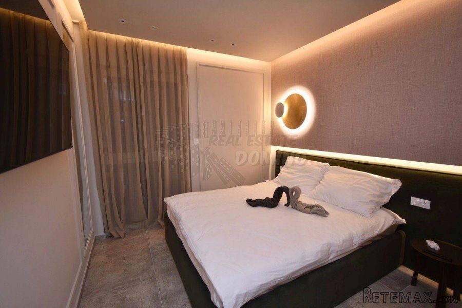 Luksuzni apartman s bazenom na krovnoj terasi! Njivice - 12
