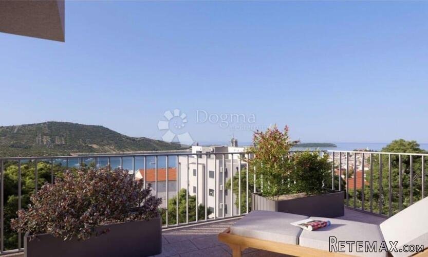 PRIMOŠTEN - vrhunski dvoetažni stan 83,13 m2 + parkirno mjes