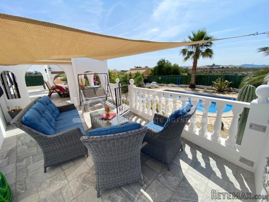 A truly stunning 3 bed, 2 bath beautifully renovated.. - 15