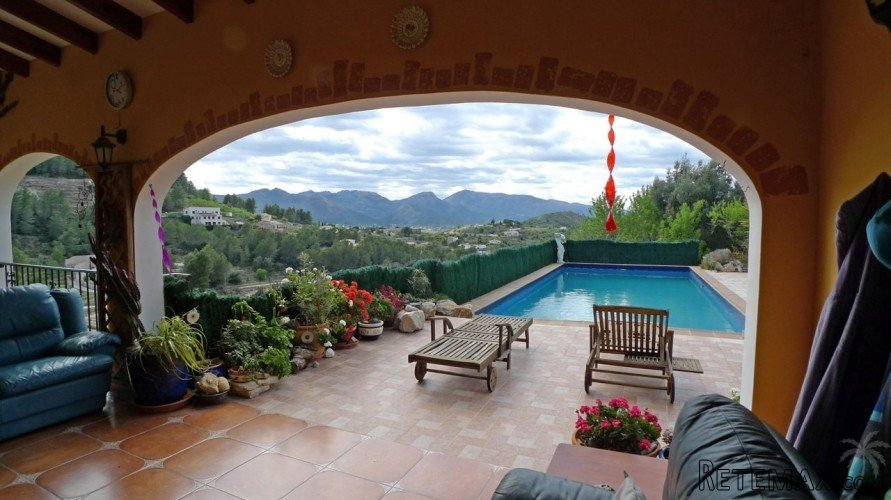 This stunning house is built on quiet location offering.. - 5