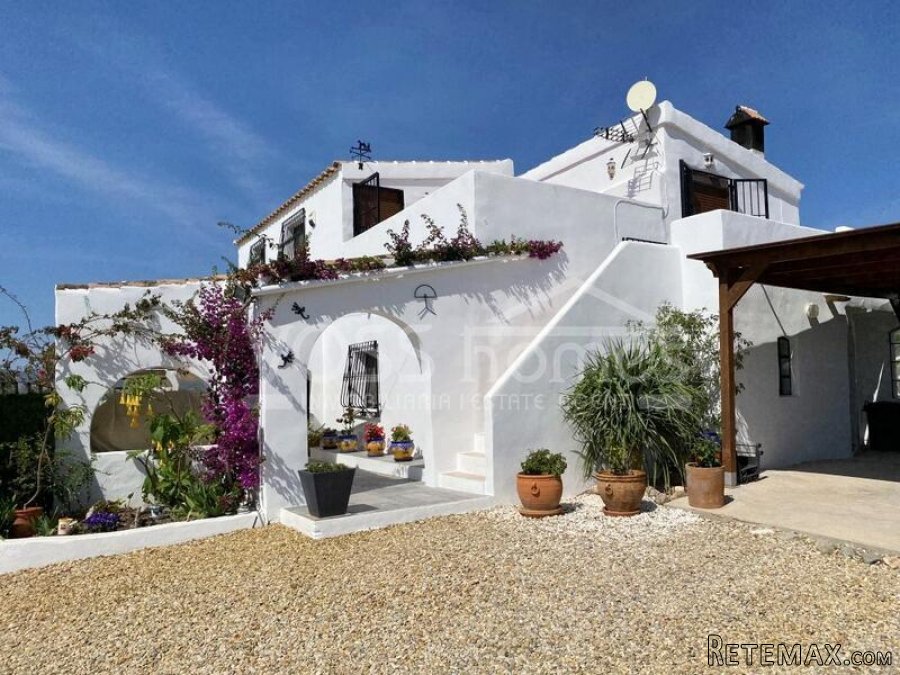 A truly stunning 3 bed, 2 bath beautifully renovated.. - 17