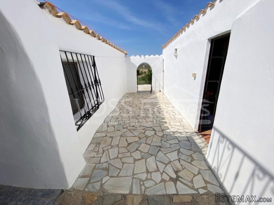 A truly stunning 3 bed, 2 bath beautifully renovated.. - 19