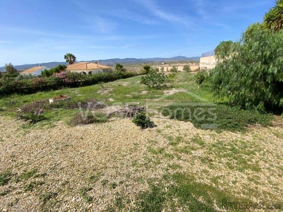 A truly stunning 3 bed, 2 bath beautifully renovated.. - 20