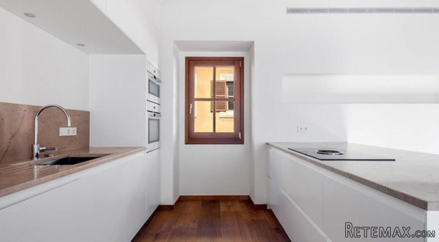 A spacious loft apartment extending to some 220 m2 with an.. - 2