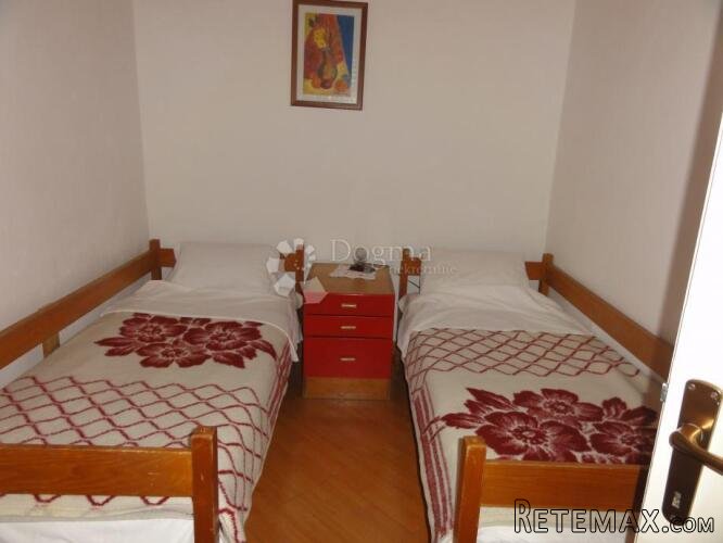 Kuća sa dva stana - 2
