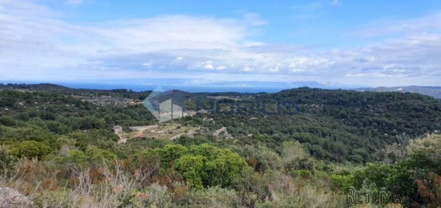 Vis, zemljište 22.232m2 s ruš. kućom 76m2 i pogledom na more - 2